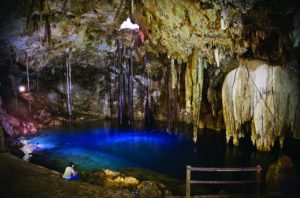 Yucatan, puits naturel, stalagtites