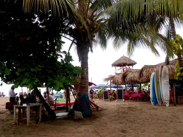 Plage surfeurs Mexique