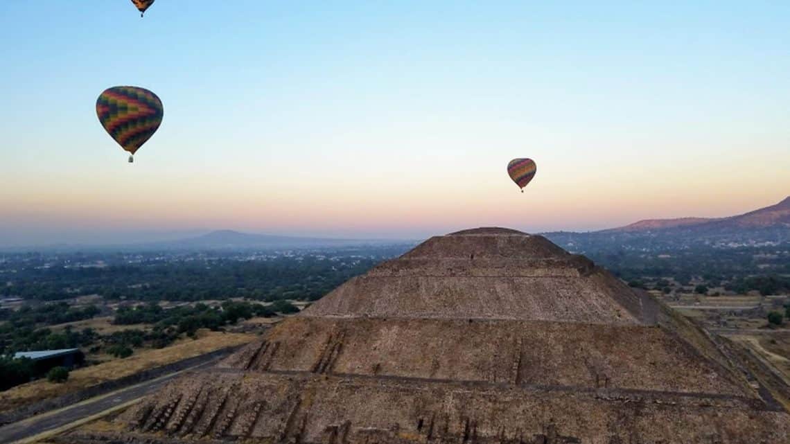 Vol en montgolfière au dessus de Teotihuacán