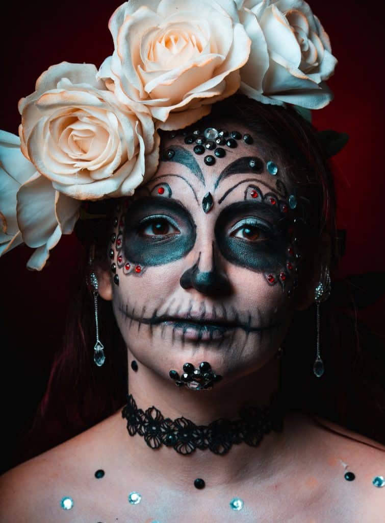 Tutoriel pour réaliser un maquillage pour la fête des morts au Mexique