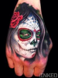 tatouage santa muerte sur la main