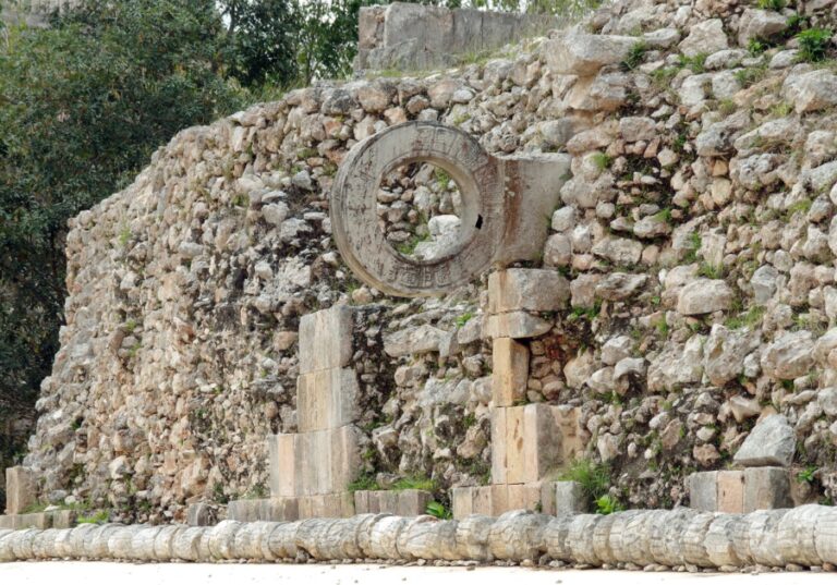 Le jeu de balle des Mayas | El juego de pelota