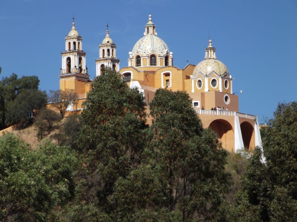 Cholula : Église et pyramide