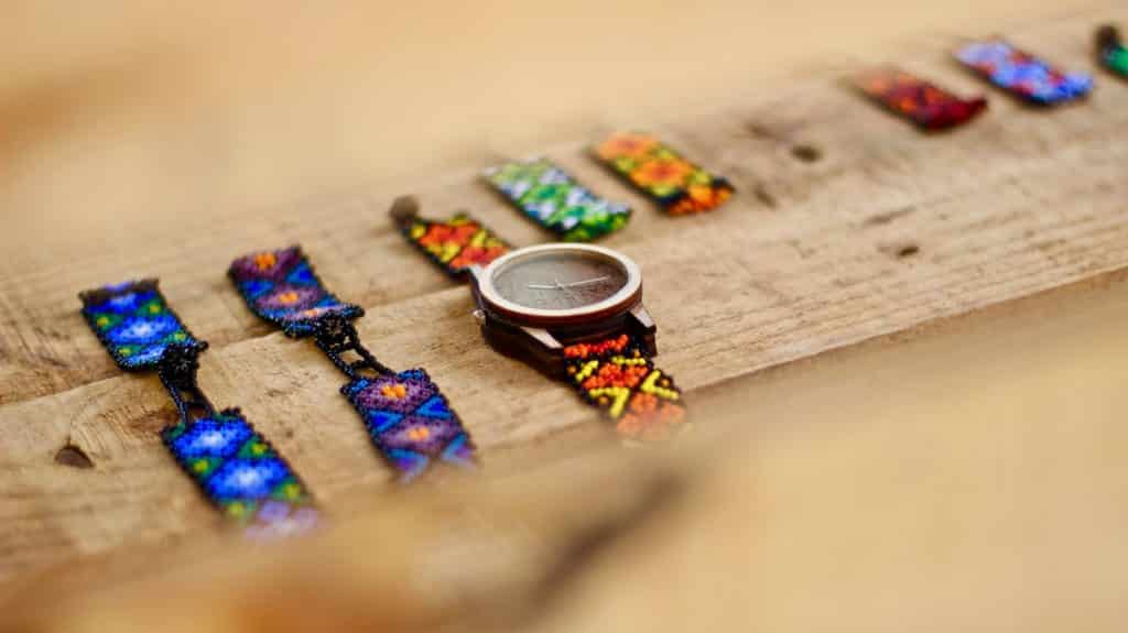 Les bracelets mexicains tissés du peuple Huichol