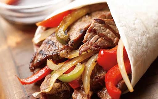 Fajitas au steak de boeuf et poivrons