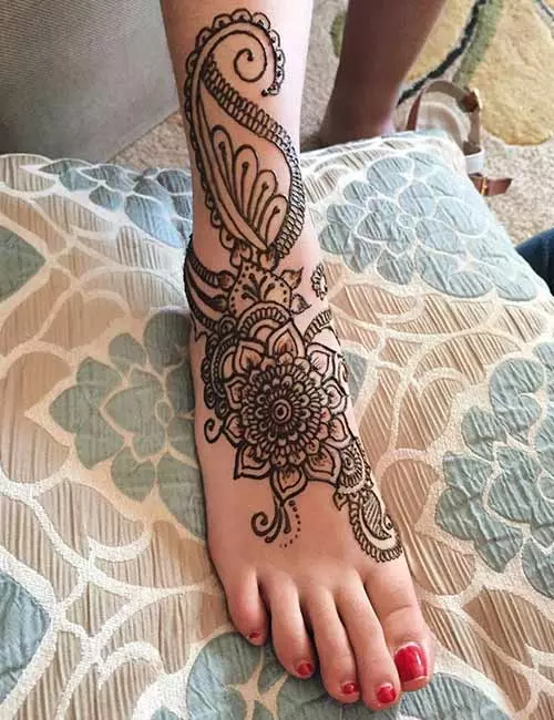 Henna-Tattoo-Designs-On-Foot