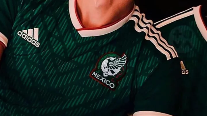 Le maillot de foot Adidas de l’équipe du Mexique change de logo