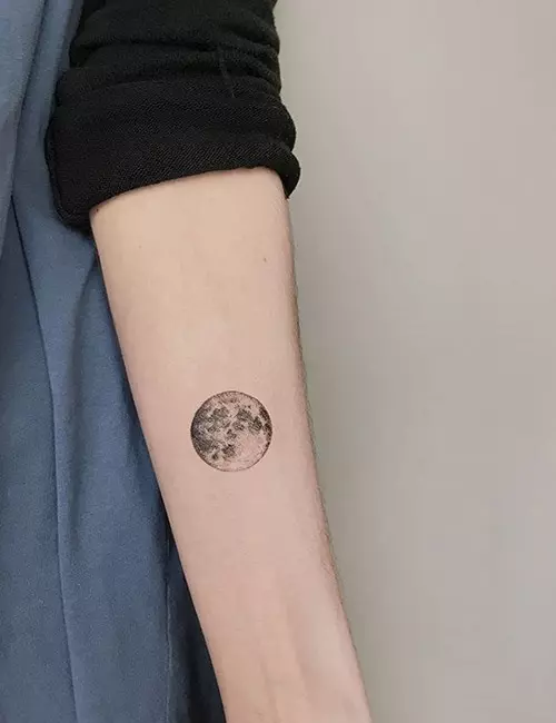 Simple-Moon-Tattoo