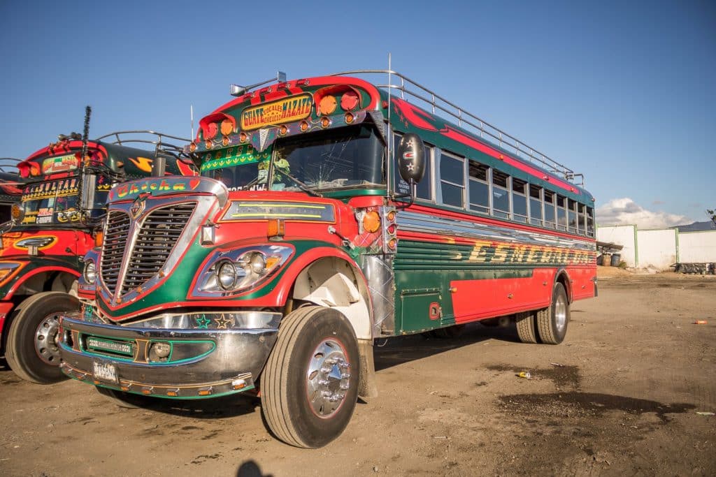 Les transports publics collectifs : Chicken Bus