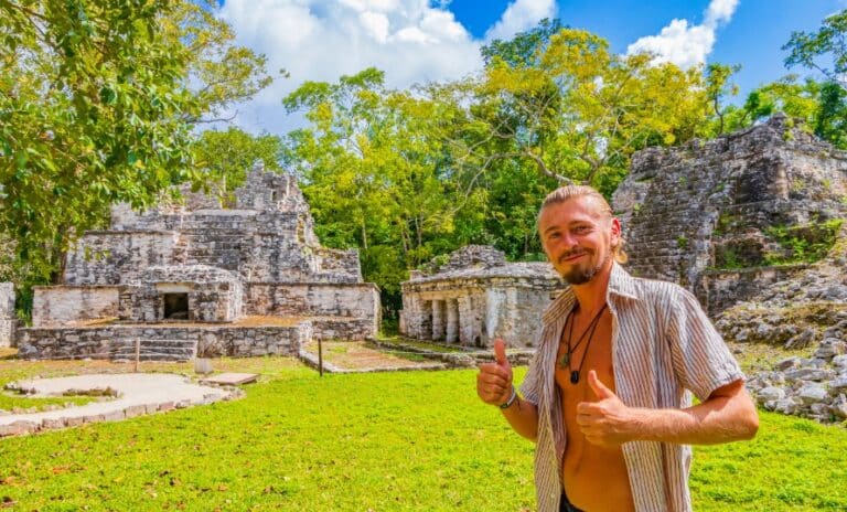 Ils remboursent leurs vacances au Mexique grâce aux jeux en ligne - Paul et Lucien témoignent