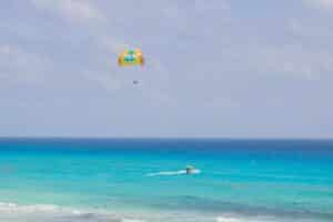 Qu'est-ce qui rend Cancún célèbre ?